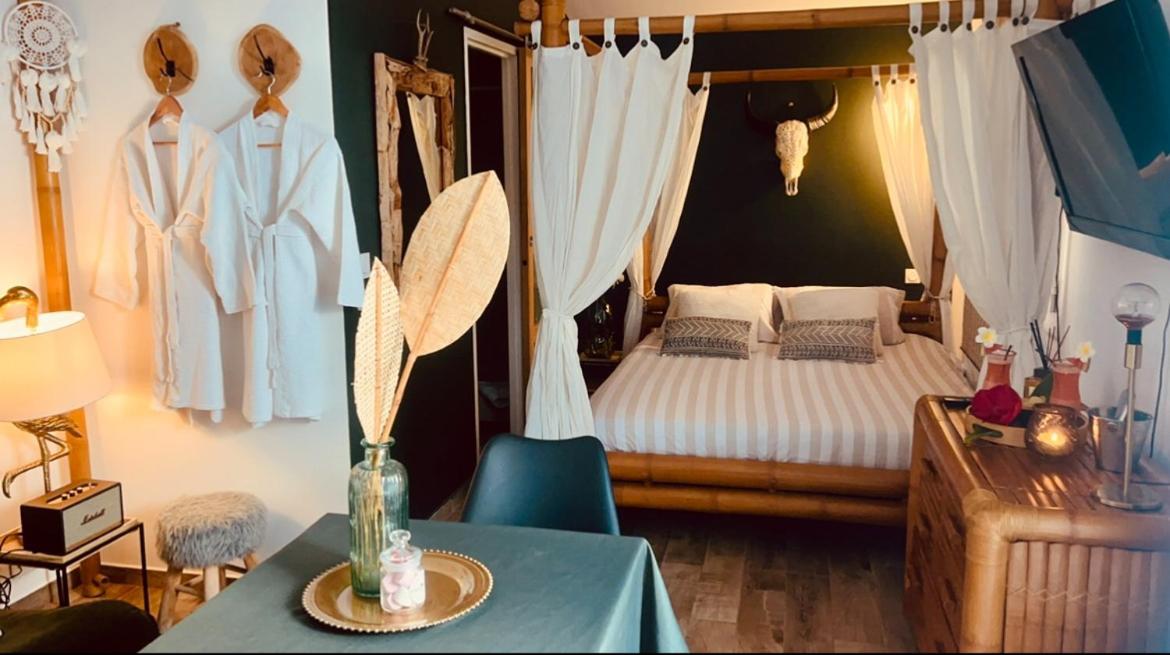 Bambou Room Vauvert Bagian luar foto